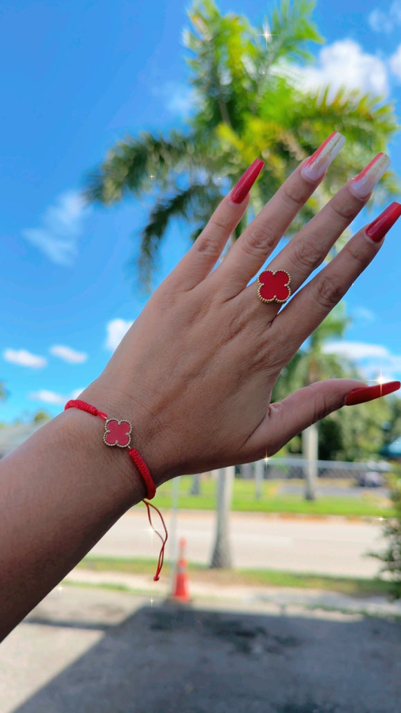 Pulso Rojo Tejido Con Clover Rojo