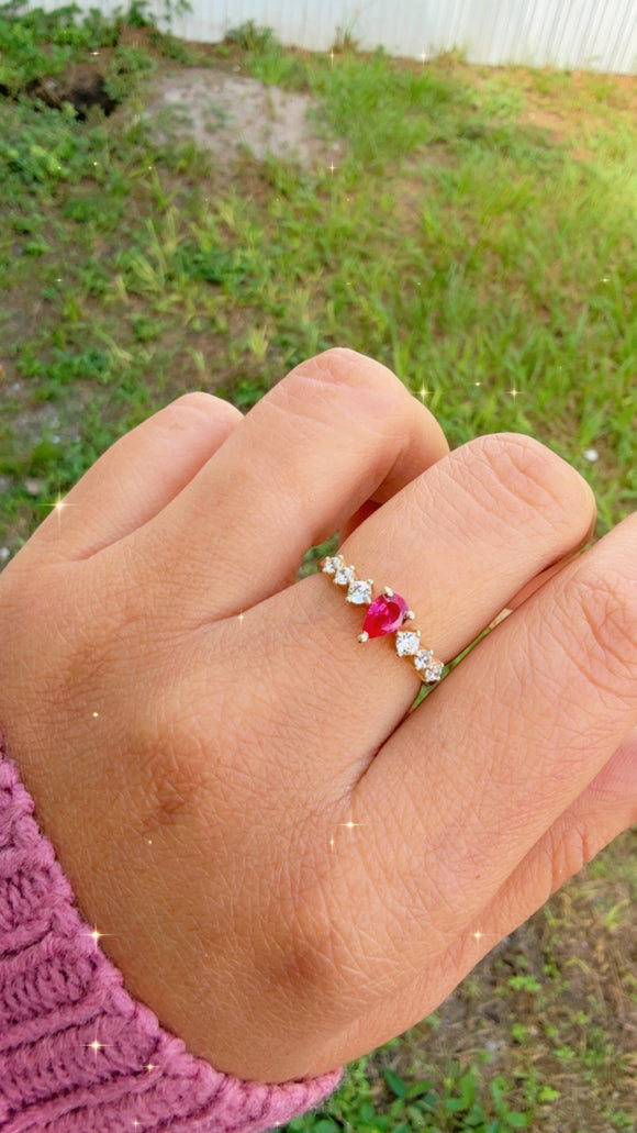 Piedra Rubí sintetico Con zirconias Blanca’s En Size 7, Oro 14k